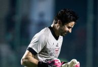 CRB surpreende, vira sobre Goiás fora e sobe na tabela da Série B