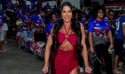 Após cirurgia, Gracyanne vai a ensaio da União da Ilha de muletas