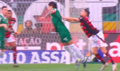 Flamengo x Palmeiras: PC Oliveira vê erro de arbitragem em lance de Gómez