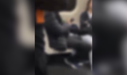Vídeo: homem se masturba em trem de SP e é flagrado por passageira