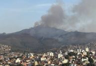 Incêndio em vegetação na Serra do Curral (MG) já dura quase 24 horas