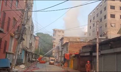 Incêndio em fábrica de roupas deixa ao menos 16 mortos em Bangladesh