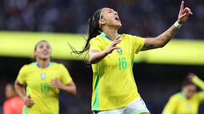 Bia Zaneratto comemora gol da Seleção Brasileira