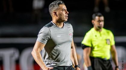 Jair Ventura, técnico do Vitória