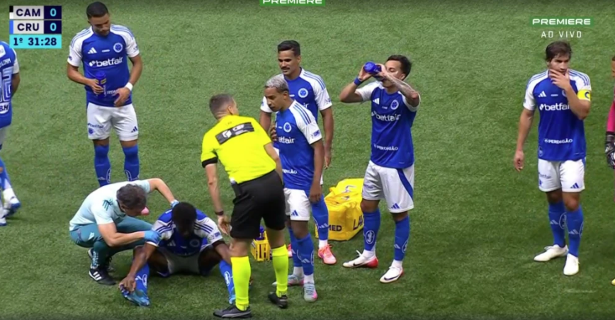 Jhonatan Jesus passa mal durante clássico