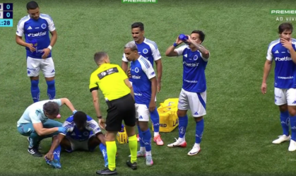 Jhonatan Jesus passa mal durante clássico