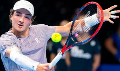 João Fonseca vence ex-top 10 e vai à semi do ATP 500 da Basileia