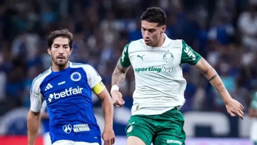 Jogadores de Palmeiras e Cruzeiro em duelo pelo Brasileirão