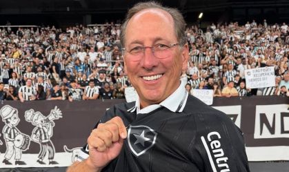 John Textor faz oferta bilionária para comprar clube da Premier League