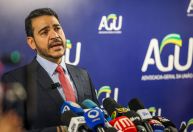 Messias tenta quebrar resistência em jantar com senadores evangélicos