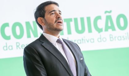 Com ajuda de Mendonça, Lula acredita em traições em votação de Messias