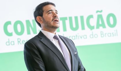 Favorito ao STF, Messias tenta diminuir resistências no Senado