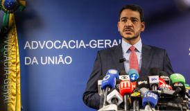 Messias pede para Gilmar reconsiderar sobre impeachment de ministros do STF