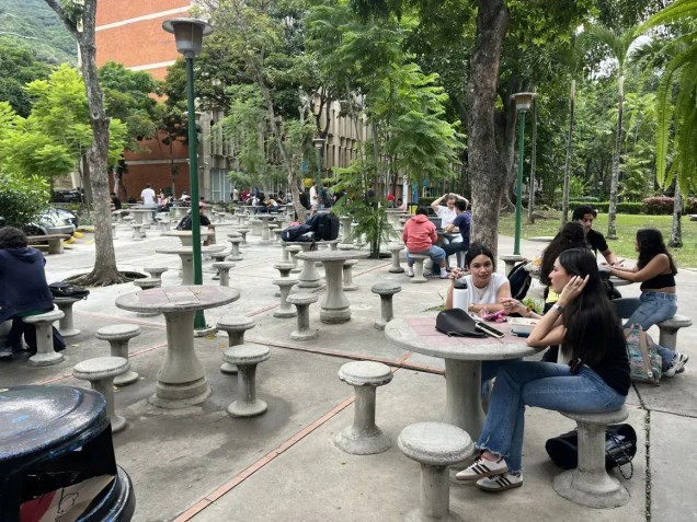 Jovens venezuelanos sonham com futuro em outros países • Stefano Pozzebon/CNN