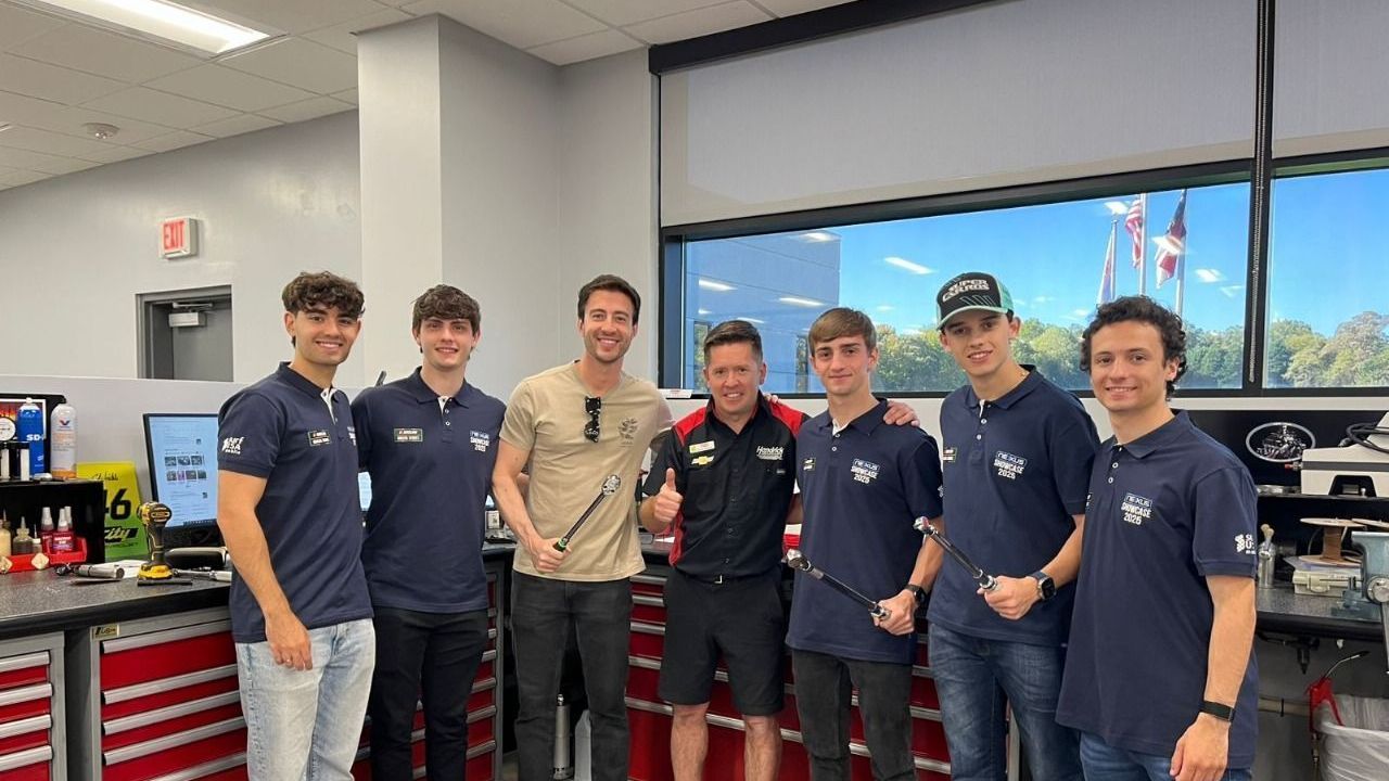 Jovens pilotos brasileiros vivem imersão na Nascar dos Estados Unidos