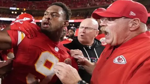 JuJu Smith-Schuster sangrando após ser agredido