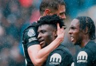 Tottenham vence fora de casa e segue na cola do Liverpool