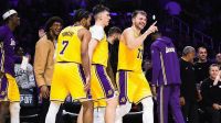 Doncic brilha com 49 pontos e Lakers vencem Wolves em noite inspirada