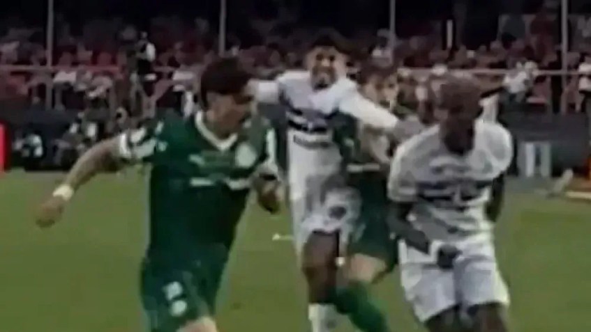 Lance que envolveu Alan Franco e Ramón Sosa • Reprodução/Palmeiras