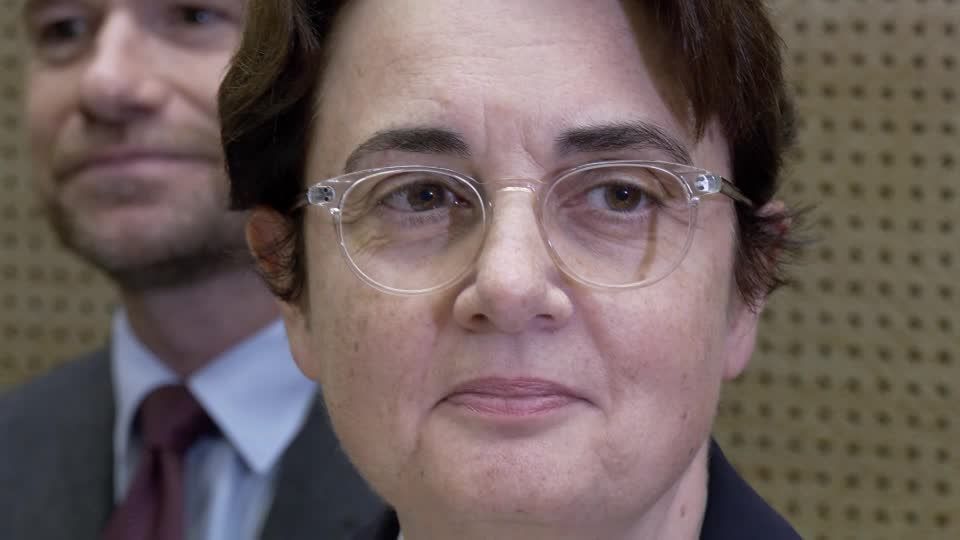 Diretora do Louvre diz que falhas em câmeras de segurança permitiram o roubo