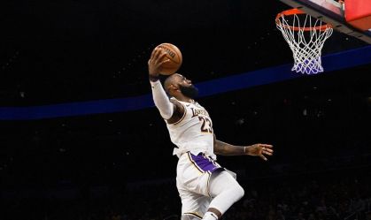 “Vocês são idiotas”: técnico dos Lakers ironiza rumores sobre LeBron James