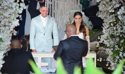 Famosos chegam ao casamento de Lexa e Ricardo Vianna; veja fotos
