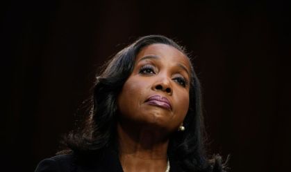Suprema Corte dos EUA mantém Lisa Cook no Fed até janeiro
