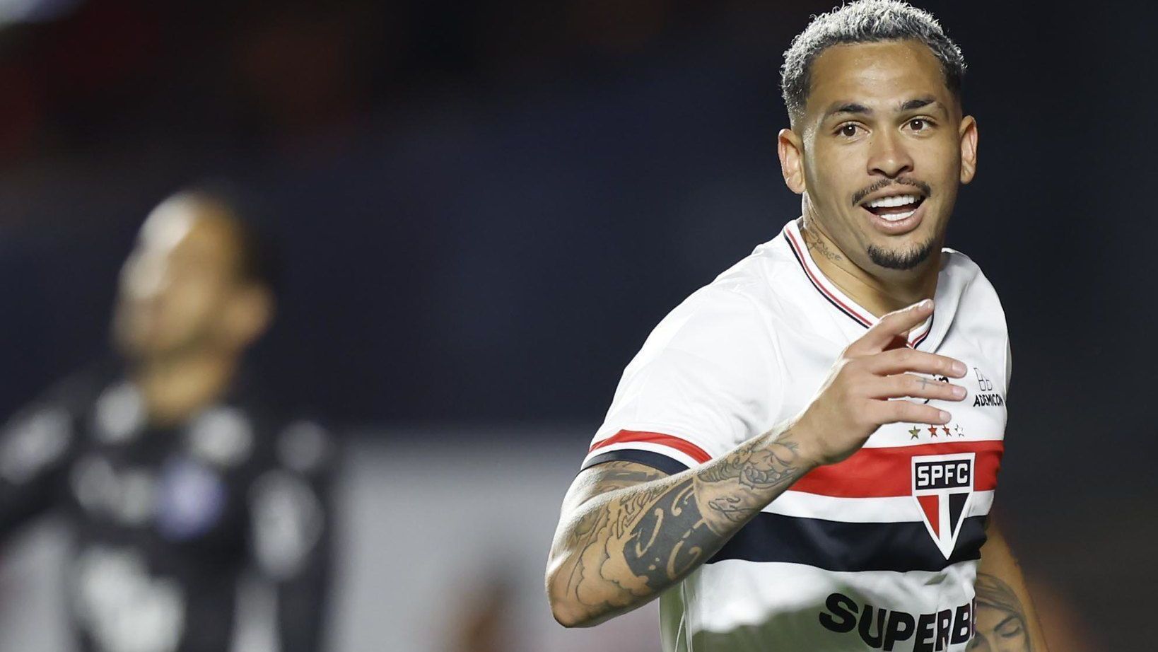 Luciano comemora gol do São Paulo contra o Bahia