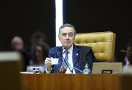 "Sou defensor das mulheres nos tribunais", diz Barroso após aposentadoria