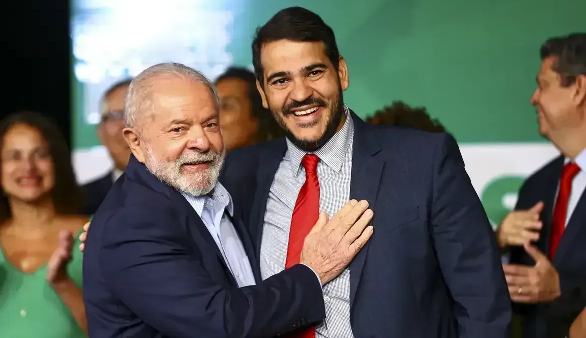 Lula deve indicar Messias ao STF e nomear Boulos ministro até terça | CNN  Brasil