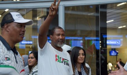 Neto de Mandela é deportado de Israel após ser detido em flotilha
