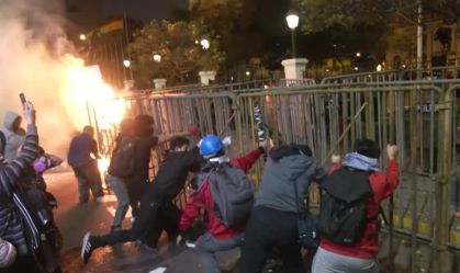 Protestos da Geração Z no Peru terminam em confronto com a polícia