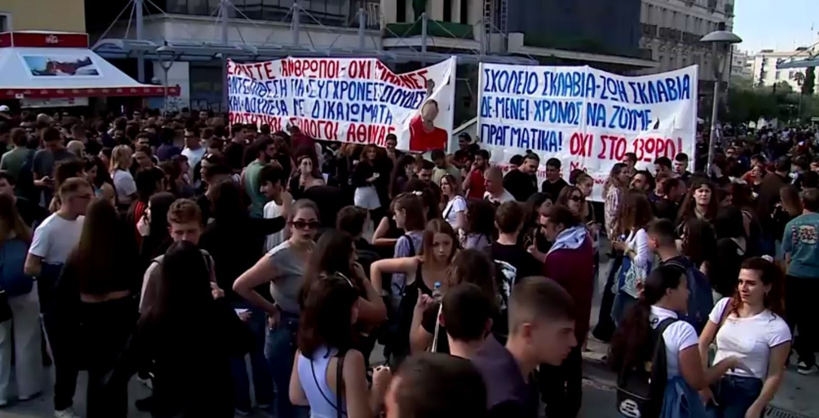 Manifestantes protestam contra reforma trabalhista na Grécia