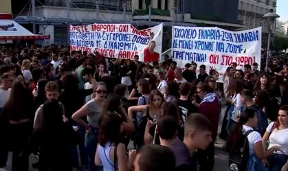 Manifestantes na Grécia protestam contra proposta de 13 horas de trabalho