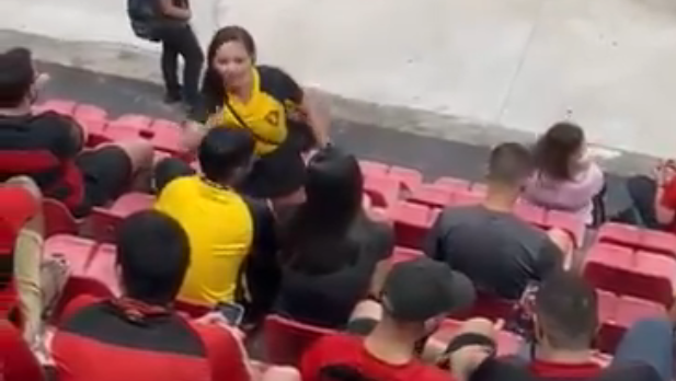 Mulher flagra suposta traição durante jogo
