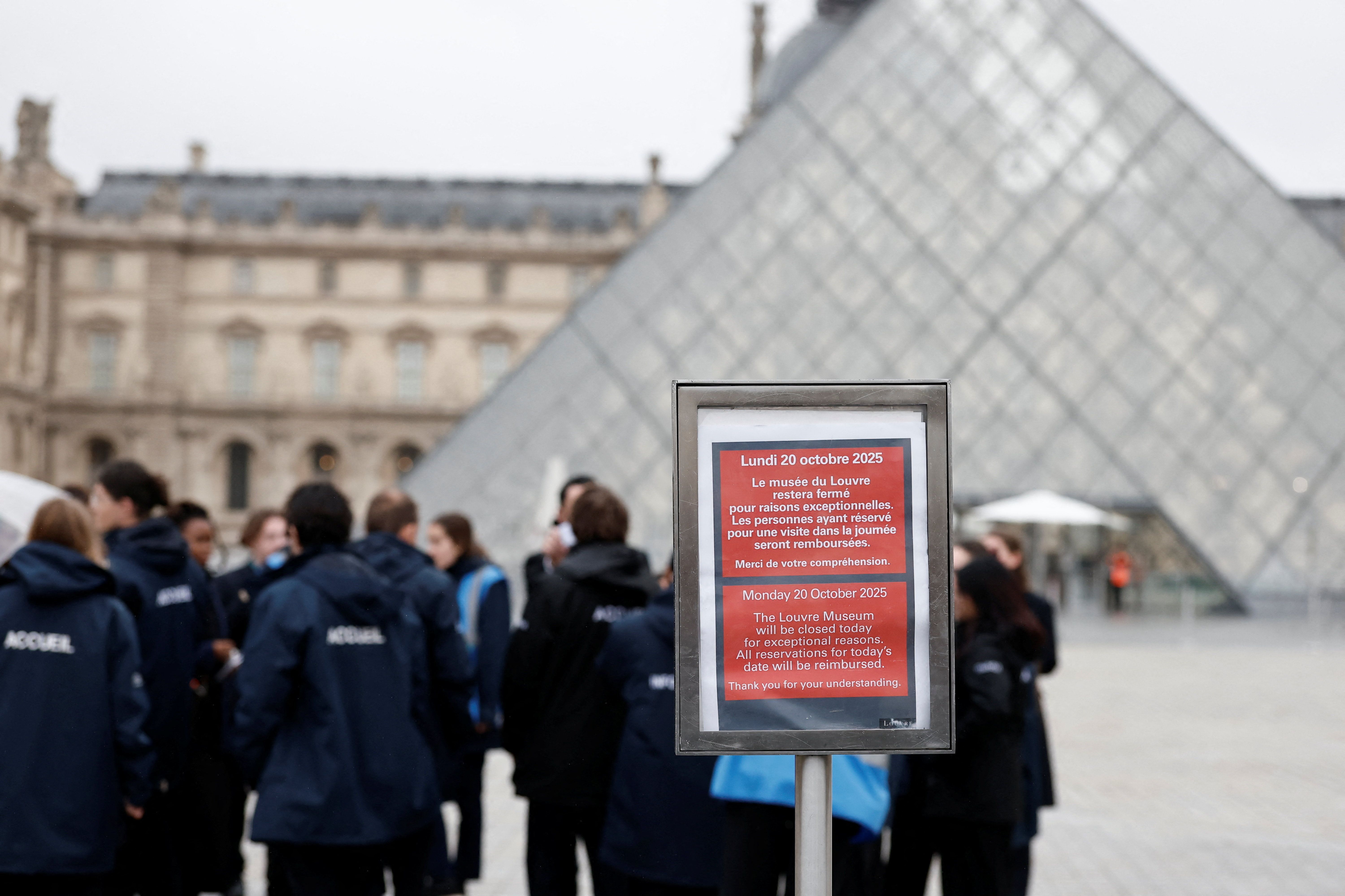 Museu do Louvre segue fechado um dia após roubo