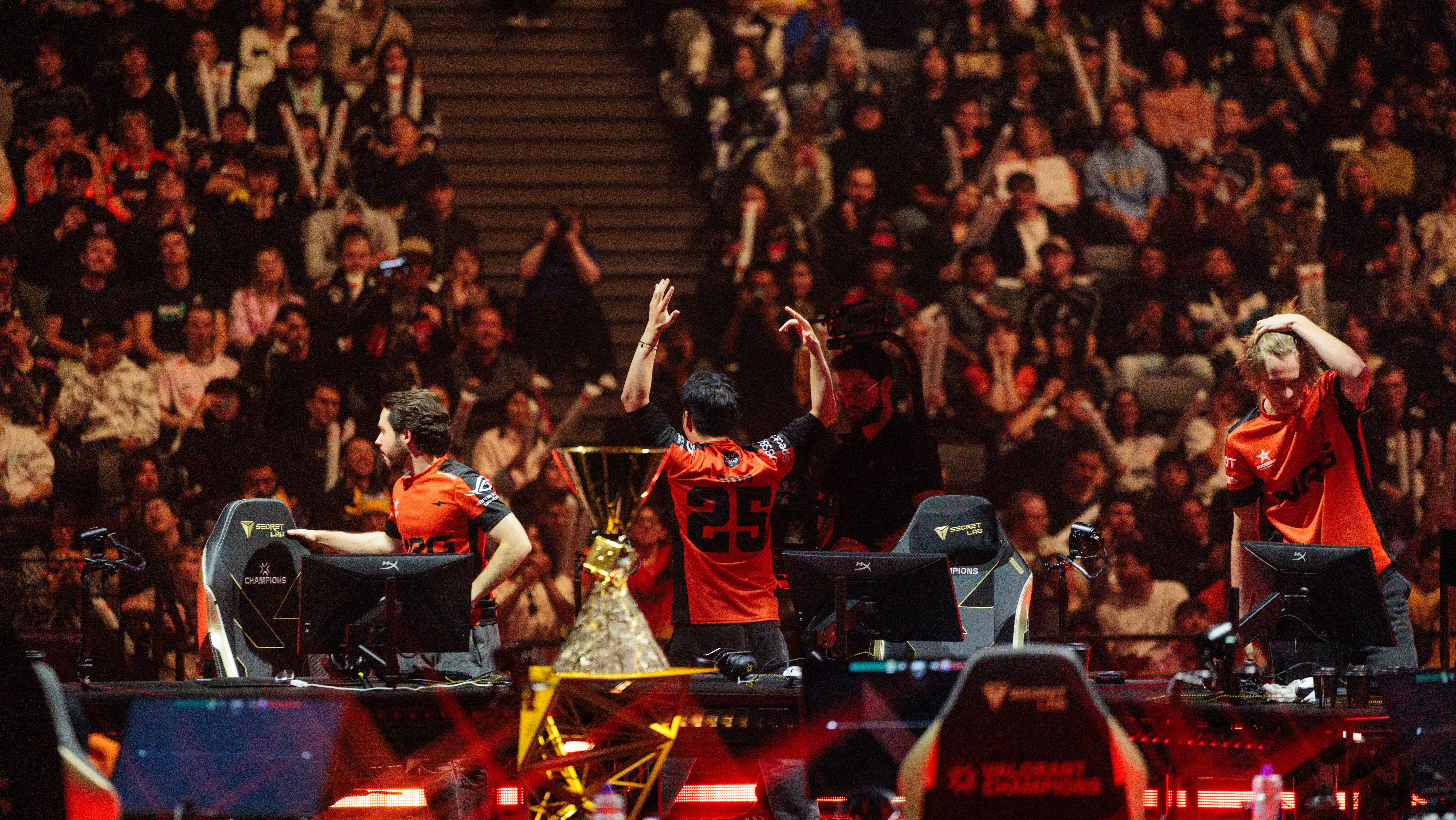 NRG comemora na final do VALORANT Champions contra a Fnatic