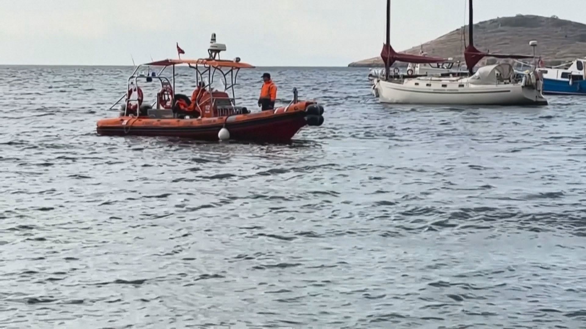 Naufrágio de barco de migrantes na costa oeste da Turquia