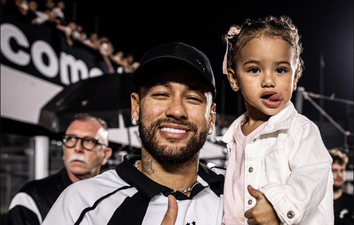 Neymar e Mavie na Vila Belmiro