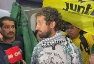 "20 horas sem urinar", ativista deportado relata maus tratos em Israel