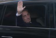 Ex-presidente da França Sarkozy chega a prisão para começar a cumprir pena