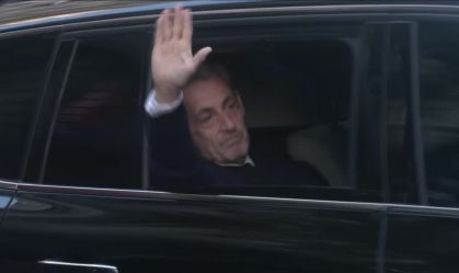 Ex-presidente da França Sarkozy chega a prisão para começar a cumprir pena