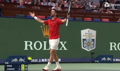 Djokovic vence belga e avança às semifinais do Masters 1000 de Xangai