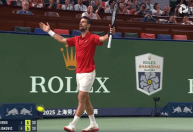 Djokovic vence belga e avança às semifinais do Masters 1000 de Xangai