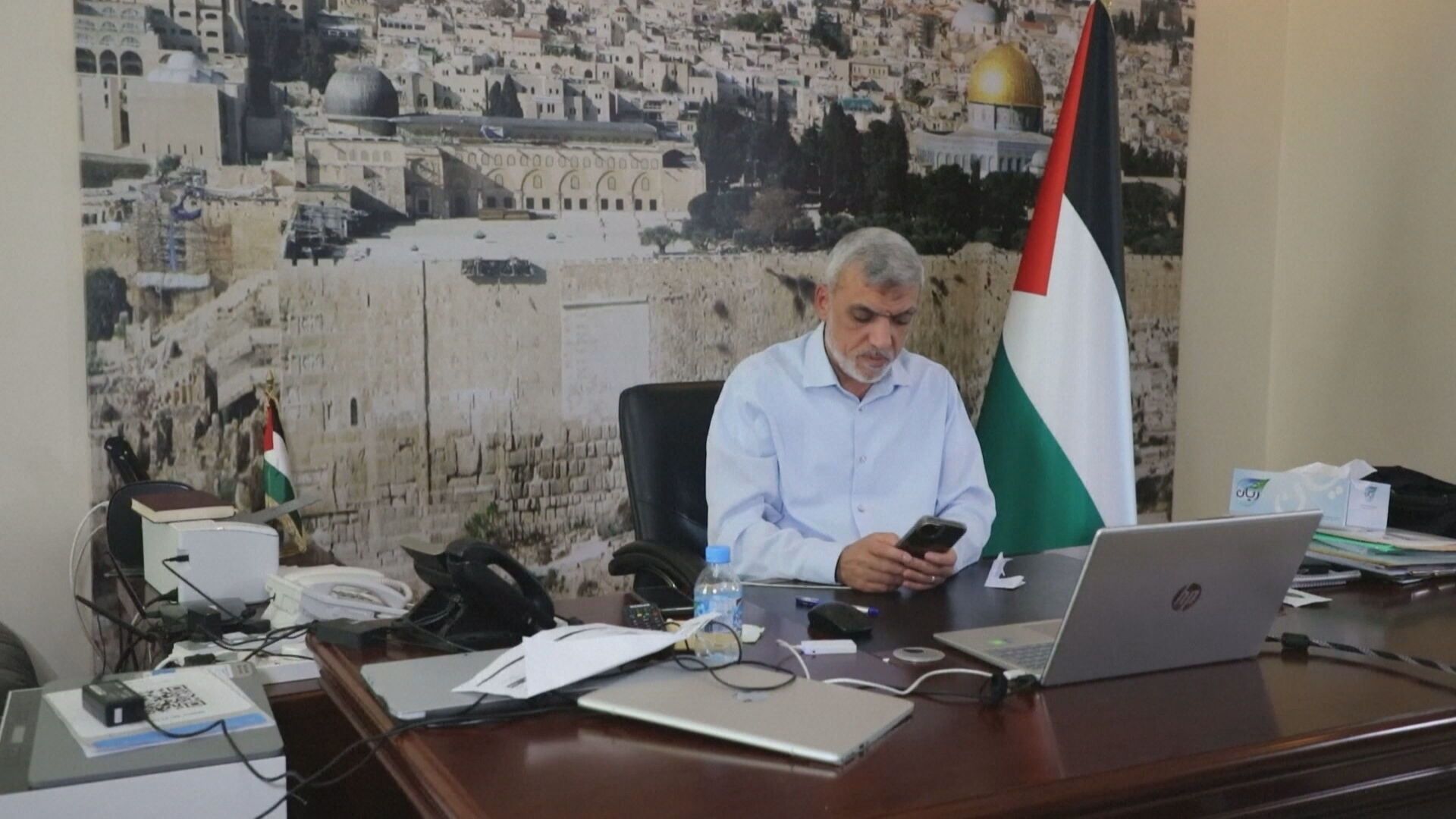 Oficial do Hamas, Izzat Al Risheq O Hamas está comprometido com o acordo de cessar-fogo