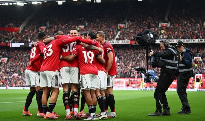 Jogadores do Manchester United comemoram após gol no Old Trafford