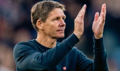 Técnico do Crystal Palace pede humildade após derrota na Conference League