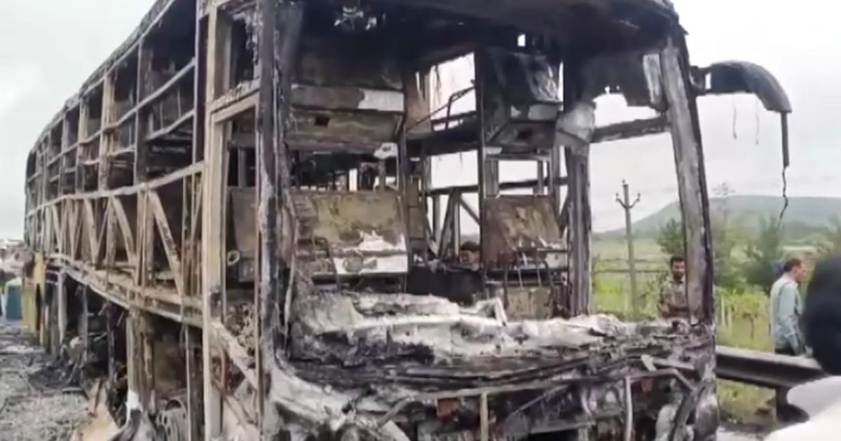 Incêndio em acidente de ônibus deixa 20 mortos Índia, diz mídia local