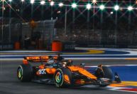 GP de Singapura: Piastri lidera TL2 em sessão interrompida por acidentes