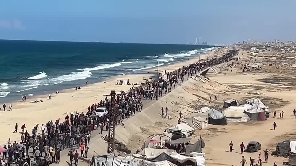 Palestinos começam a voltar para o norte de Gaza com cessar-fogo de Israel e Hamas em vigor